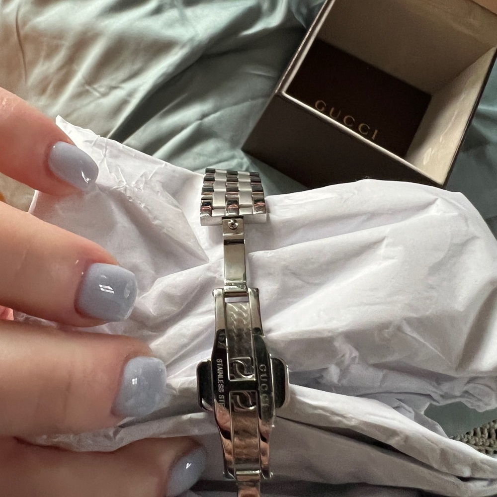 ⭐️ YEAR END SALE ⭐️ GUCCI DIAMOND WATCH - Picture 8 of 14